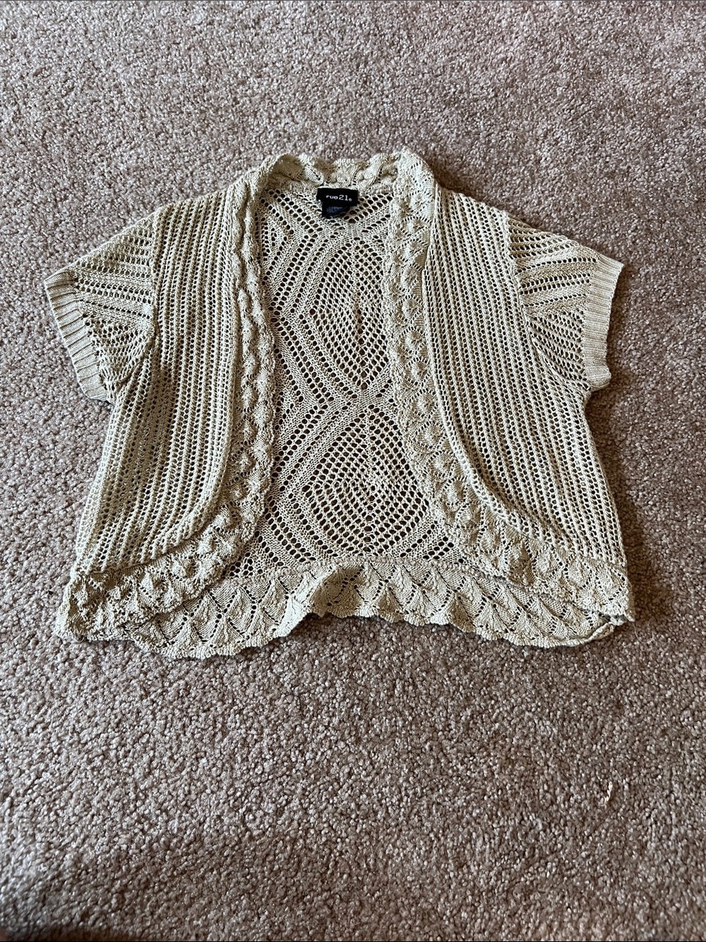 Rue21 Cream Open-Knit Short Sleeve Shrug with Scalloped Trim